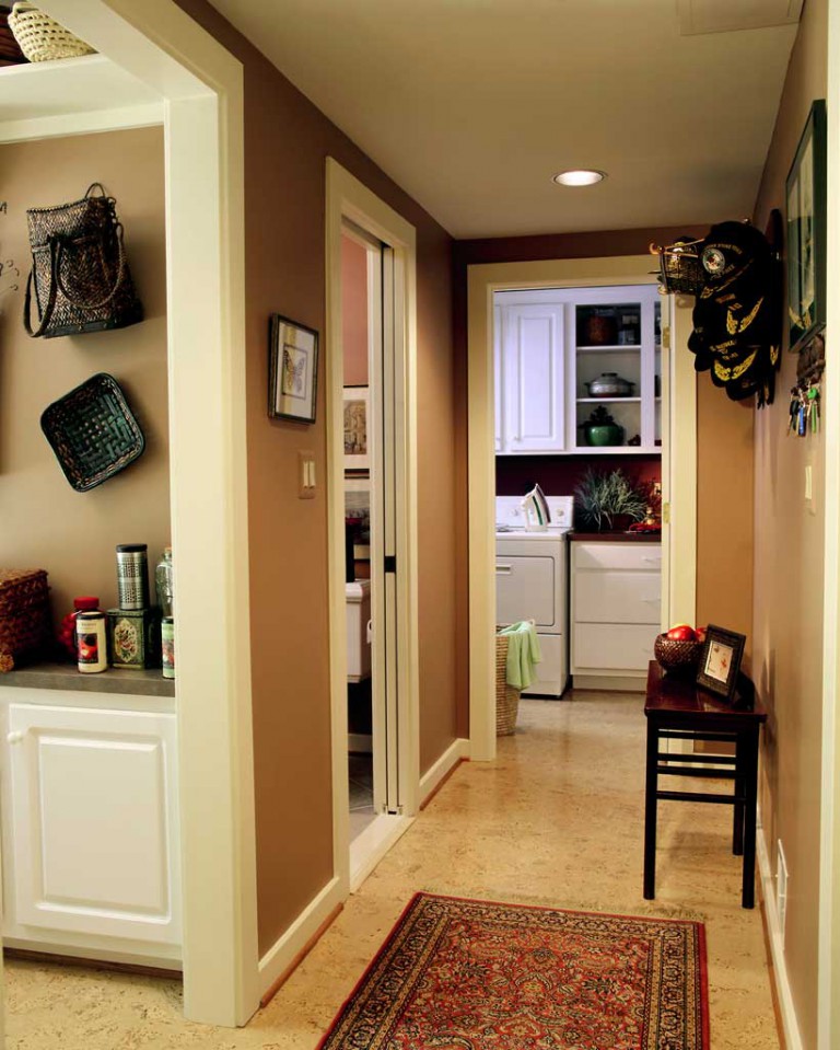 HALLWAY TO MUD ROOM & LAUNDRY ROOM