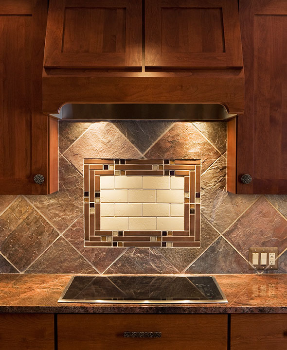 BACKSPLASH TILE ACCENT IN SLATE FIELD FURTHER UNDERSCORES CRAFTSMAN THEME.