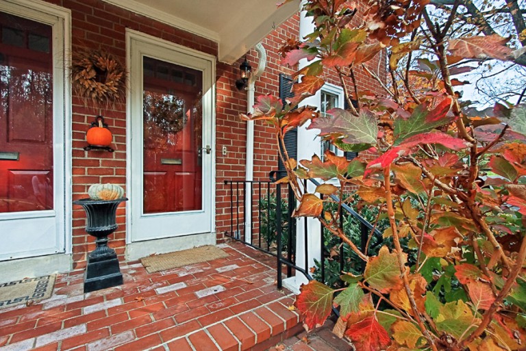 FRONT PORCH DETAIL